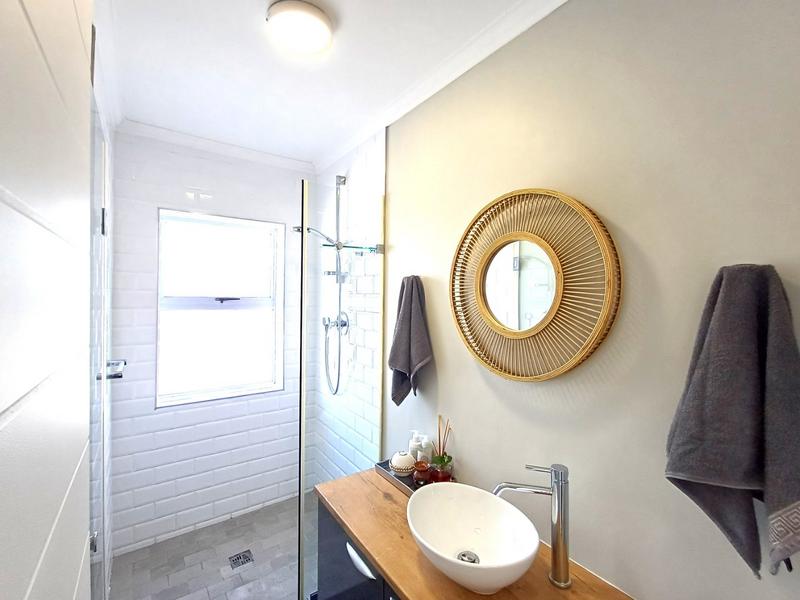 5 Bedroom Property for Sale in Pearl Bay Western Cape